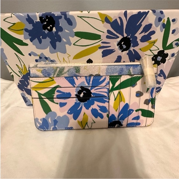 NWT Kate Spade Slim Wallet $149 - Picture 2 of 8